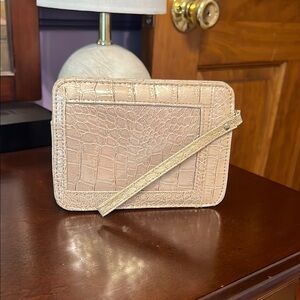 Elegant Crocodile-Embossed Cream Clutch